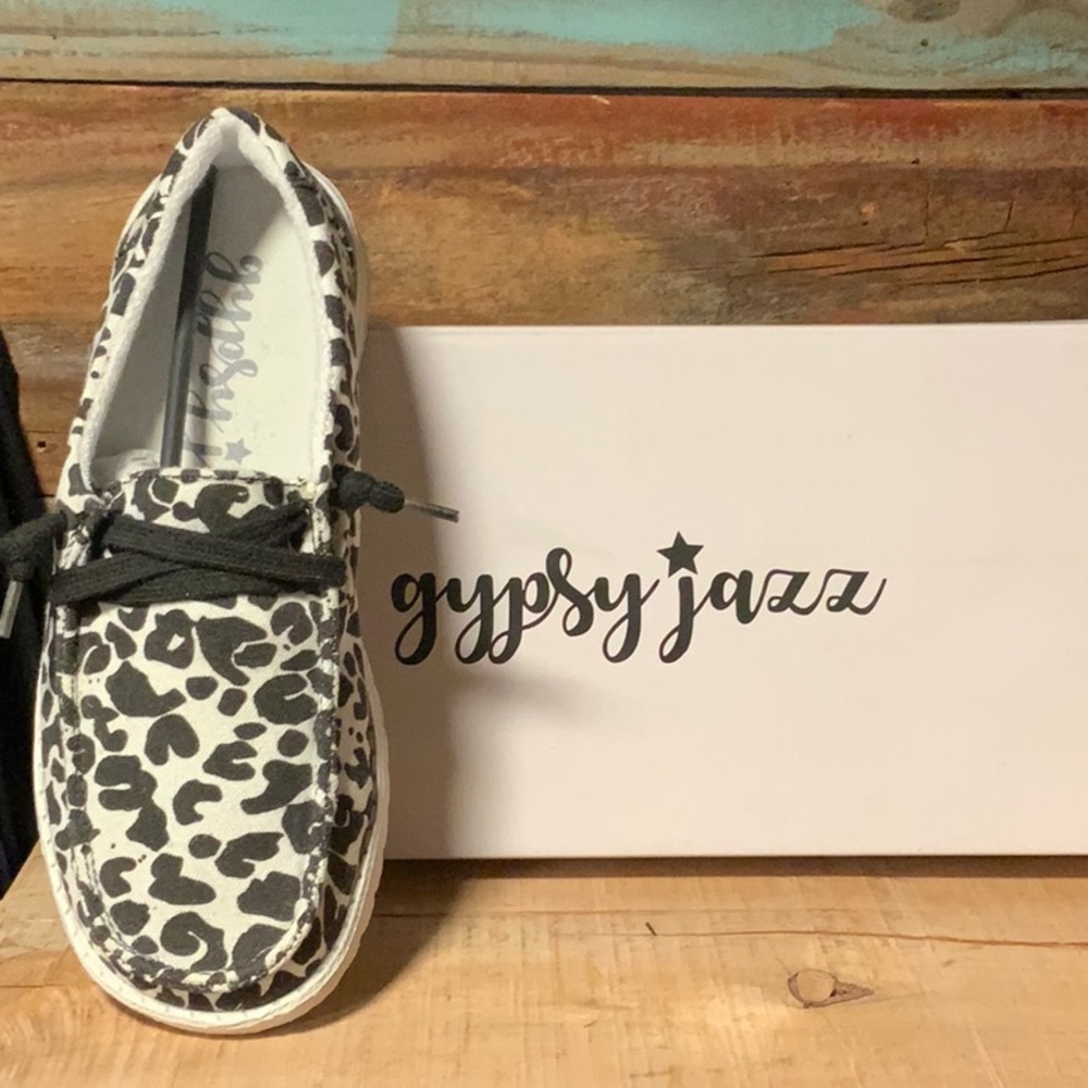 NEW Gypsy Jazz cheetah Print Slip-On Shoes
Cheetah 2 black and white